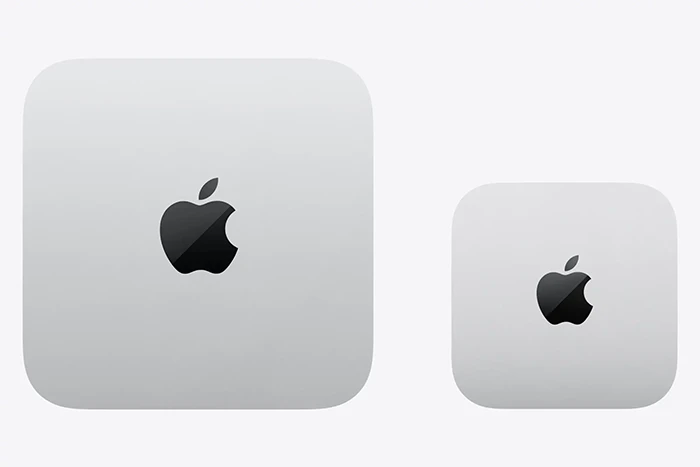 De oude Mac mini M2 (links) en de nieuwe Mac mini M4.