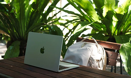 Op vakantie met je MacBook: zo ga je goed voorbereid op pad