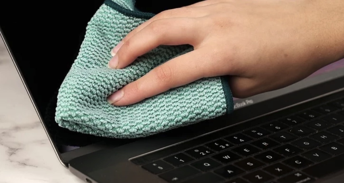 MacBook scherm schoonmaken: tips van experts